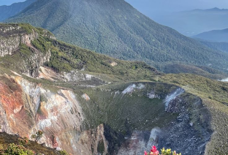 Gunung Gede Dimana: Panduan Lengkap Lokasi, Rute, dan Daya Tariknya